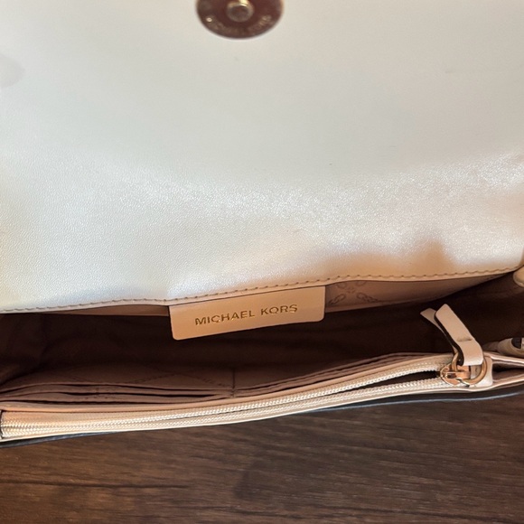 Michael Kors purse - Picture 3 of 10